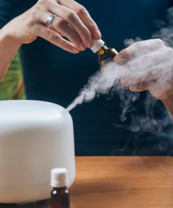 Použitie difúzera na esenciálne oleje pre podporu relaxácie, zníženie stresu a vytvorenie harmonického prostredia