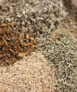 Zmes sušených bylín na črevnú očistu – krušina, kasia senna, sladké drievko, list maliny a fenikel. Ideálna kombinácia pre podporu trávenia a prirodzenú detoxikáciu.